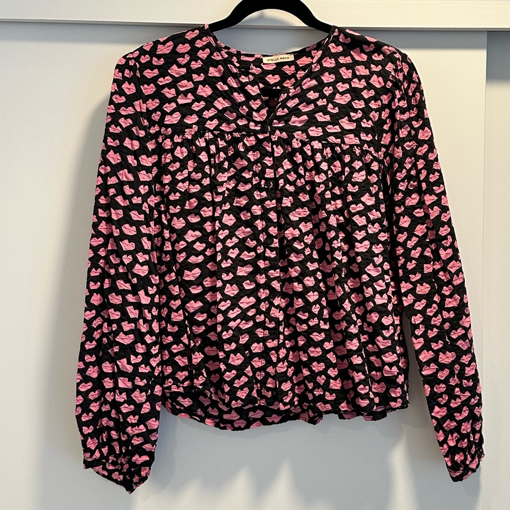 Chic Heart Print Blouse - Pink and Black
